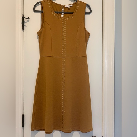 Spense| Size 8 Sleeveless Dress With Grommet Detail - Picture 1 of 5